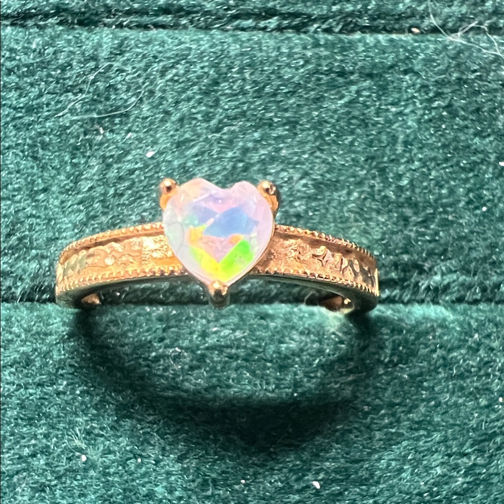 Dainty mini heart faceted cut Gold setting s925 Heart natural Opal Ring size6